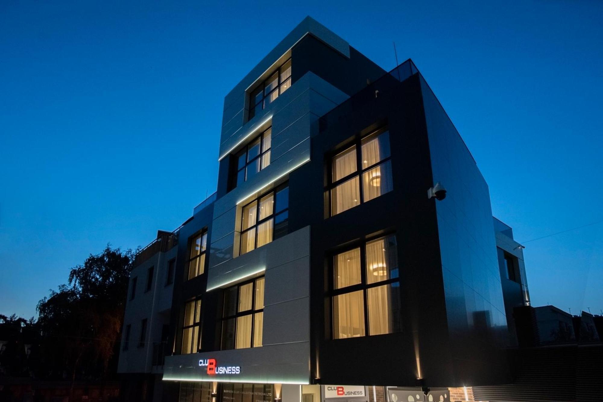 Family Hotel Business Club Шумен Экстерьер фото
