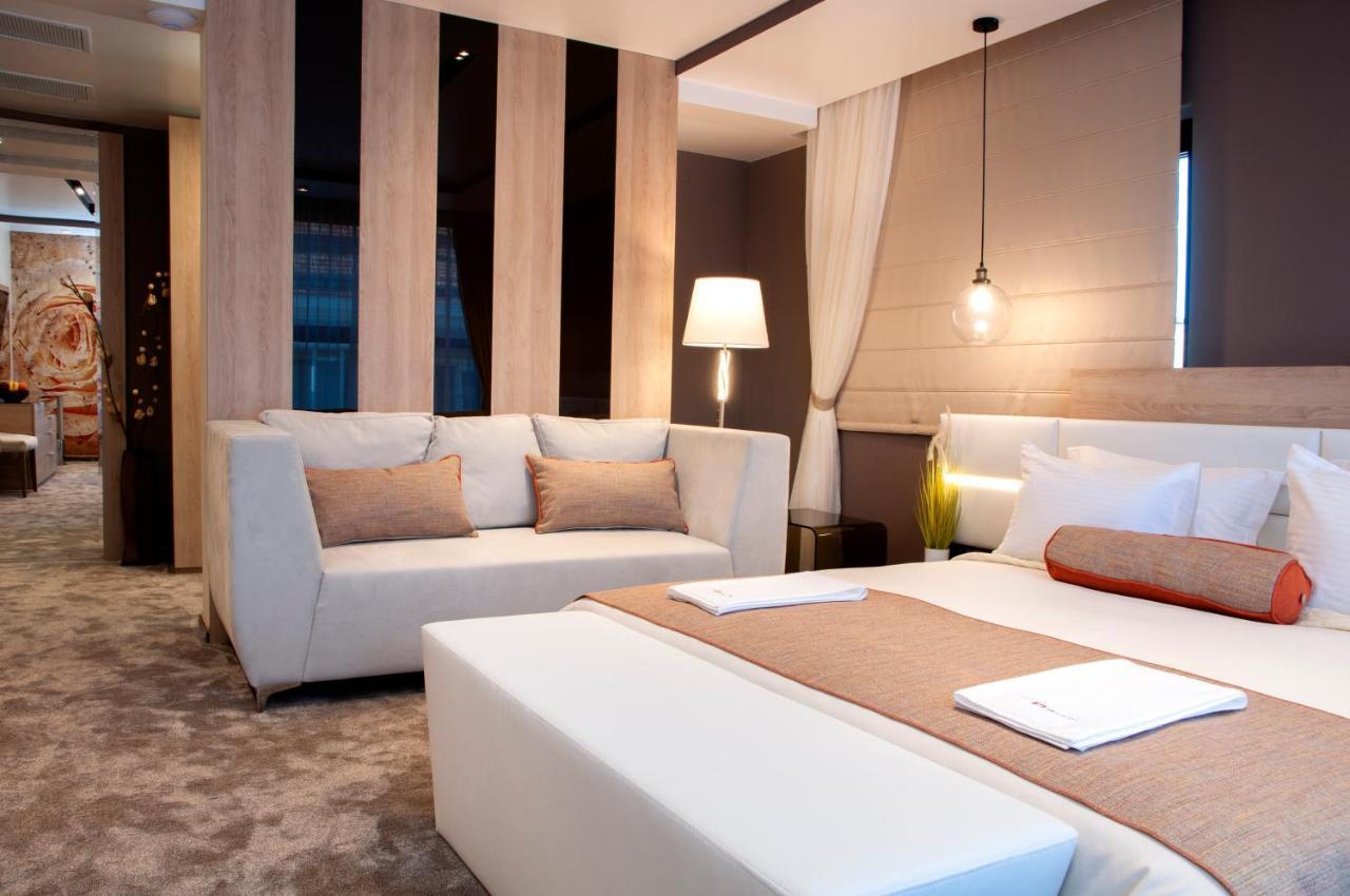 Family Hotel Business Club Шумен Экстерьер фото