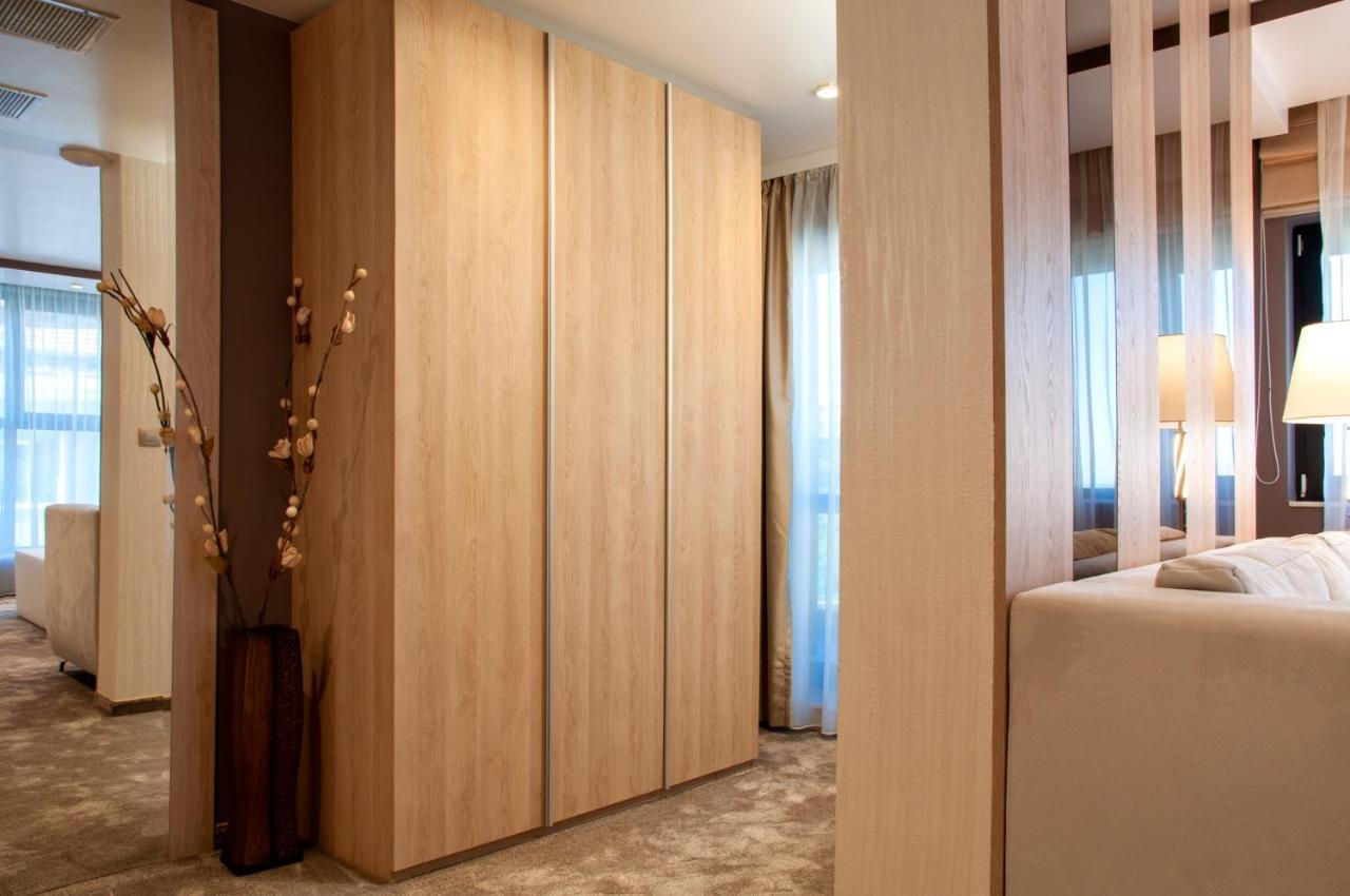 Family Hotel Business Club Шумен Экстерьер фото