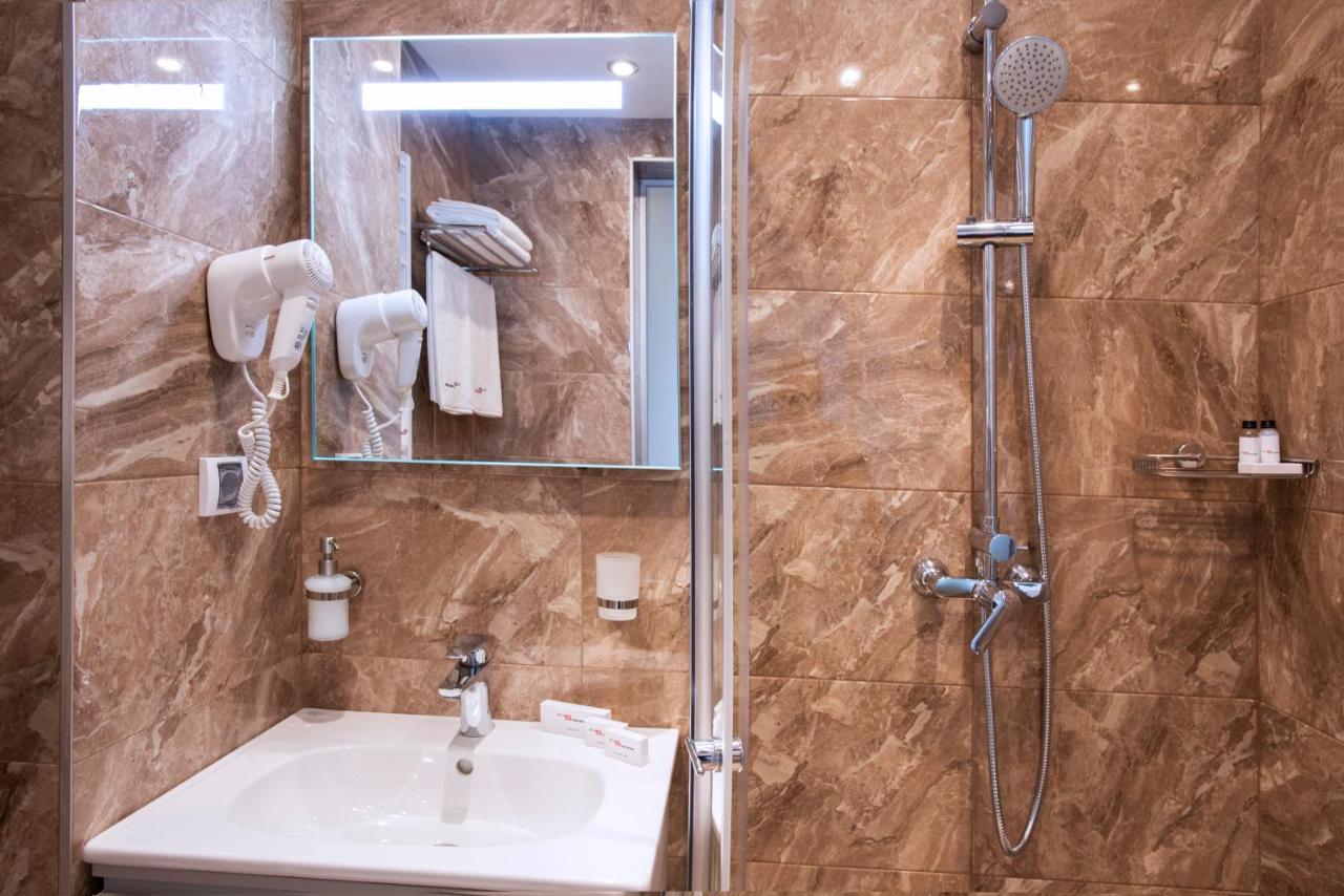 Family Hotel Business Club Шумен Экстерьер фото